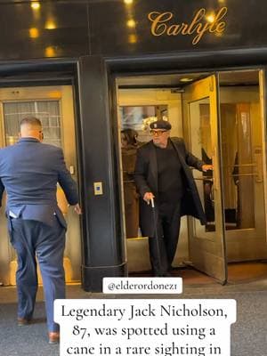 Legendary Jack Nicholson, 87, was spotted using a cane in a rare sighting in New York this morning. The last time I saw him was 13 years ago, so it was really exciting to see him today. And, of course, I was nervous that I pronounced his name a bit differently 🤷🏼‍♂️🤷🏼‍♂️. (🎥) @elderordonez1 #jacknicholson #leonardodicaprio #arnoldschwarzenegger #sylvesterstallone #brucewillis  #tomcruise  #angelinajolie  #blakelively #ryanreynolds #bradpitt  #newyork #awesome #bradleycooper  #jenniferlopez #benaffleck #pretty #beautiful #happy  #justinbieber #haileybieber #kimkardashian #kyliejenner #newyork #selenagomez #taylorswift #fyp