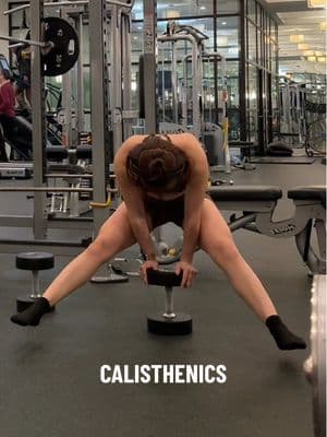 just practicing random stuff and holding up my body weight! please comment all the tips that have helped you, thanks 🤭  #calisthenics #calisthenicsworkout #calisthenicsgirls #calisthenicsmotivation #calisthenicstraining #calisthenicsbeginner 