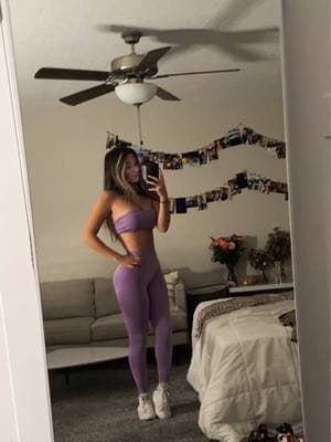 my fav gym set omg. #gymset #gymootd #purpleset #leggings #sportsbra #straplesssportsbra #tubetop #headlock #purplegymset #flattering #bod #gymgirls #softgymset #OOTD #fyp #needtobuy #stunning #toned 