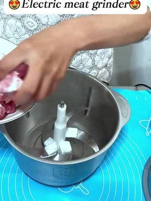 Meat Grinder #meatgrinder #ethiopian_tik_tok #foodtiktok #ወጥ #eritreantiktok🇪🇷🇪🇷habesha #oromotiktok #habeshatiktok #ethiopia #ethiopian #oromotiktok❤️💚❤️ #oromo #grinder  #meatgrindermachine 