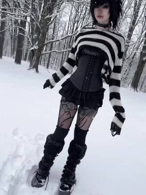 Snow kitty 💕 #goth #emo #altfashion #cat #egirl 