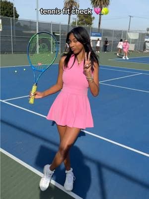 I’m still learning how to play but at least I look the part 🤗 #awinisawin #tennisoutfit #tennisdresses 