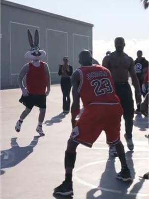 Michael Jordan, Bugs Bunny & Marvin Martian 3v3 in Real Life [Space Jam 90’s]#basketball #sports #michaeljordan #bugs #marvinmartian #bunny #3v3 #reallife #space #jam 