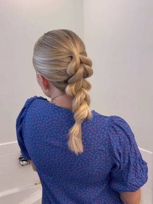 Another repost of a dragon braid!!! This one is so cute and not an arm workout #dragonbraid #bubblebraid #hairtutorial #braidstyles #braidstutorial 