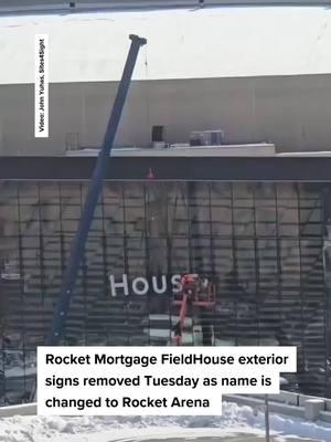 Aaand we're off! 🚀👋 Exterior Rocket Mortgage FieldHouse signage is already going away as the home of the Cavs is renamed Rocket Arena. Visit cleveland.com if you missed the details about the name change. // 📹➡️ John Yuhas, @sites4sight // #RocketArena #NewName #DowntownCleveland #ClevelandCavs #RocketMortgageFieldHouse #SportsArena #NameChange