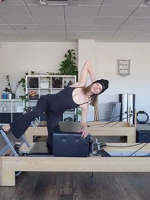 I'm loving this Reformer glute series this week.  #pilatesinstructor #pilatesinspiration  #reformerpilates 