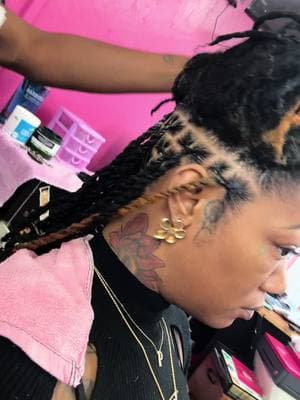 Did extensions on myself ‼️ retwist from my mom @Sugardymes Team work make the Dream work  #GetKrispy #locstyles #hairstylist #Fyp #Clt #Pookieleu #locstylist #cltlocs #human #AuntieBaby #richauntie 