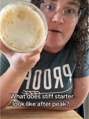 What does a stiff starter look like once it starts to fall? #simplesourdough #breadtok #fyp #sourdoughstarter #stiffsourdoughstarter 