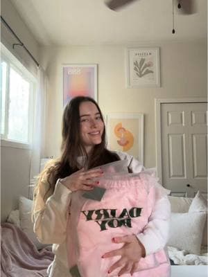 bubblegum pink camo secured 💕🫧🎀 crewneck in a medium, pants in a small :) #dairyboy #pinkcamo #haul #paigelorenze #tryonhaul #ValentinesDay #fyp @Dairy Boy @paige lorenze 