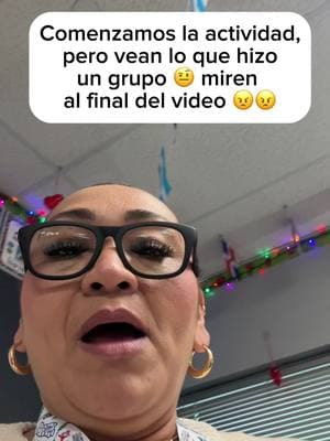 Estudiantes quisieron auxiliarse del celular 🤨🤨 #soysalvadoreña🇸🇻💙 #maestra #spanishtiktok #spanishteacher #teacher #misestudiantes #estudiantes #estudiantes #actividad #nophone  