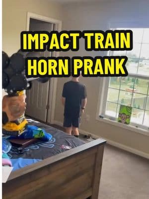 Impact Train Horn Scare! #impacttrainhorn #airhorn #trainhorn #prank #funny #impacttrainhorn #dewalt 