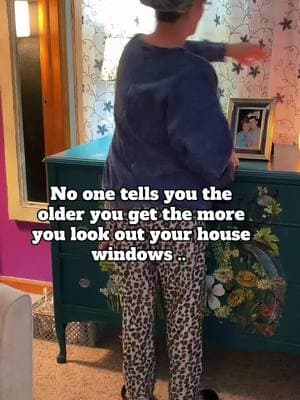 Dear Gawwwd please nooo!! #lookingoutthewindow #imnosey #whatsoutthere? #observing #watchingtheneighbors #turningintomyparents #genxtiktok #ohmygodimturningintomymom #genx 