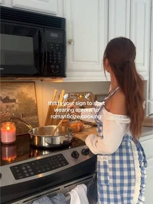 i’m a kitchen fairy when i wear an apron 🧚🏻‍♀️ #kitchenwitch #aprons #apronstyle #cottagecore #sahw #cottagecoreaesthetic #wifelife #cookingaesthetic #cooking #style #gingham #cozyliving #homecook