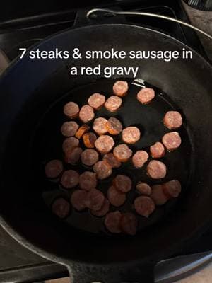 #985 #985louisiana #louisiana #magnalite #magnalitepots #aluminum #aluminumpots #cajuntiktok #cajun #cajuncooking #gravy #southerncooking #cast #castiron #castironcooking #iron #sausage #beef #red #redgravy 