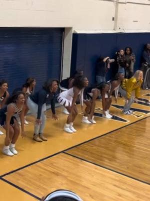 Cheering with my girls >>> 🥹❤️ #fyp #foryou #viralvideo #stompnshake #stompandshake #stompandshakenation #stompnshakecheer #cheerislife #coachlife #imhurting #seniornight #basketballtiktok #cheertiktok #stompnshaketok 