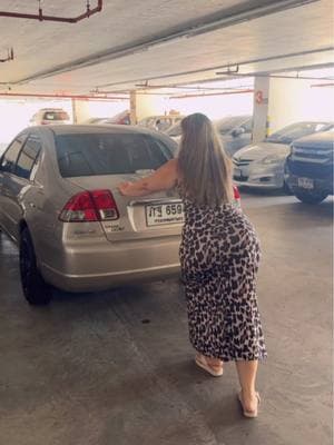 I’m the strong one 💪 🤣 #thailand #lifeinthailand #parking #thailandthings 