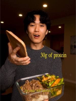 ⇩ Full Recipe 🍖⇩ Macros per meal prep: Protein: 31g Carbs: 60g Fat: 26g Calories: 590 Ingredients per 2 meal preps (2 servings): Spicy Korean House Salad - 1 bunch green leaf lettuce - 2 green onion (sliced long) - 1 Persian cucumber - 1 tsp minced garlic - 1.5 tbsp soy sauce - 1/2 tbsp brown sugar - 1 tbsp rice vinegar - 2 tbsp gochugaru - 1/2 tbsp sesame oil - 1/2 tbsp sesame seeds Simple Bulgogi - 1/2lb thinly sliced ribeye raw (also labeled as Bulgogi meat at your local Korean market) - 1/4 medium yellow onion - 1/2 tbsp honey - 1 tsp minced garlic - 2 tbsp soy sauce - 1/2 tbsp sesame oil - 1 tsp sesame seeds - 1/3 second spray oil - black pepper to taste Rice - 1.5 cups cooked rice How to make it yourself: 1. Dice your yellow onions, green onions into long strips, persian cucumber, and bunch of green leaf lettuce into small pieces. 2. In a bowl, combine your honey, minced garlic, soy sauce, sesame oil, sesame seeds, and black pepper. 3. Add in your sliced meat and diced yellow onions into the bowl and mix well. Marinate for 30min-5 hours in the fridge for the best flavor. 4. On a pan coated with spray oil on medium heat, grill your bulgogi mix until cooked through 5. Im new bowl, combine your minced garlic, soy sauce, brown sugar, tice vinegar, gochugaru, sesame oil, sesame seeds and chopped veggies and mix well. 6. In a meal prep container, add half your steamed rice, half your bulgogi, and half your salad. 7. Pro tip: when meal prepping to re-heat, make sure to put your salad & meat into separate ziploc bags to avoid getting the rice soggy. When ready to eat, microwave the rice with a wet paper towel first to get it steamed, then add in your meat and microwave till warm, and finally add in your veggies on top preserve the crunch and enjoy! 📩 Save this Bulgogi KBBQ Meal Prep recipe to make for later and if you make it, post it and tag me in it! I’d love to see how you liked the recipe :) #highproteinmeals #lowcalorierecipes #healthyrecipes #koreanfood #bulgogi #kbbq #weightlossfood #koreanbbq #salad #mealprep 