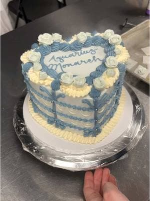 🎭💙✨ #cake #caketok #cakedecorating #lambethcake #vintagecake #baker #baking #pastrychef #frosting #trendycake #droplines #satisfying #wisconsin #milwaukee #414 #mke 