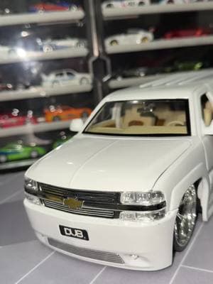 Here’s the white one but in 1/18 Chevy suburban🔥🔥👌😜 #chevy #chevysuburban #chevytrucks #trokas #trokasperronas#dubcitycars #carsoftiktok #cartok #fyp #cars 