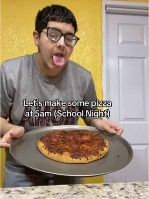 Making a pizza at 5am pera🍐#foryoupage #fypシ #pizza #mukbang #latenightsnack #schoolnight #funny #xyzbca #viral 