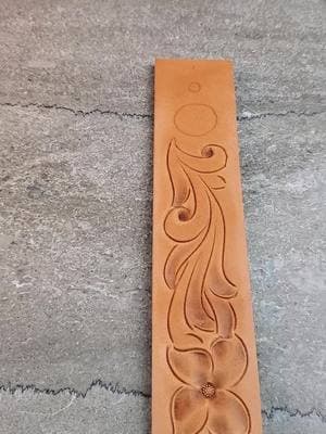 Leather Life Community February Project. Join us. #floraltooling #floralcarving #leathertok #toolingleather #beveling #leathertooling #leatherwork #23plus #floraldesign #hermannoak #leathercraft 