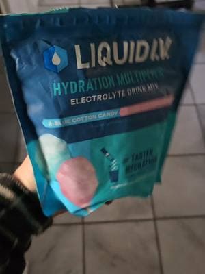 Cotton candy flavored Liquid I.V. hydration multiplier electroid drink mix is one of my favorites. every time I drink, it makes me think about summer. it's a perfect way to stay hydrated any time of the year. #liquidiv #liquidivcottoncandy #cottoncandyliquidiv #liquidivelectrolytes #cottoncandyelectrolytes 