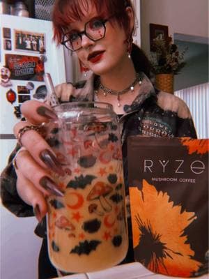 🍄‍🟫🍄 coffee?? ☕️ better than you think! to me it added a depth of flavor that was more earthy and interesting, and it kept me energized so i’m happy! ty@ryzesuperfoods 🤎 . #ryzesuperfoods #ryzemushroomcoffee #mushroomcoffee #gothcoffee 