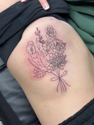 #creatorsearchinsights #fyp #fyptattoo #finelinetattoo #michigantattooartist #michiganfinelinetattooartist #floraltattoo #floraltattoos #ribtattoo #floralbouquet #lansingtattooartist #lansingfinelinetattoo 