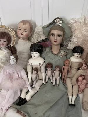 New dolls on my Etsy shop! 🏥 Link in bio #antiquedolls #vintagedolls #dollcollection #dollsforsale #antiquedoll #boudoirdoll #chinaheaddoll #clowndoll #frenchdoll #germandoll #creepydoll #compositiondoll #clothdoll #cultpartykei #morute #moruteaesthetic #creepycute 