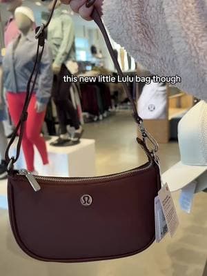 ok this little lululemon bag is adorable the color i cantttt  #lululemon #lululemonbag #lululemonminishoulderbag 