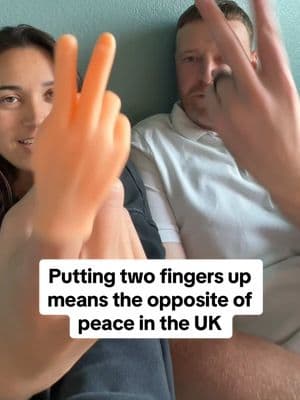 ✌️ #vsign #peacesign #ukculture #tayandalex #northernenglish 