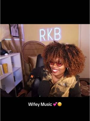 We wifeys out HERE! Ella Mail The Little Things reaction @ellamai #ella #ellai #thelittlethings #littlethings #wifey #wifeymaterial #ep #msrkb #watchrkb #rkbreaction #msrkbreaction #reaction #msrkaybee #rkb 