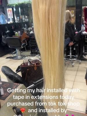 #hairextensions #hairoftiktok #tapeinhair #blondehair #instal #tiktokhair I purchased these on tik tok shop and had my friend @Sergiovasquezhb install my hair for me 💕💕  👇 here's the link if you want to purchase these gorgeous extensions. 😊