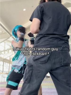 real live footage‼️ #MIKUO #hatsunemiko #mikuohatsune #mikuocosplay #miku #mikucosplay #teal #bluehair #bluetie #hidinginurwifi #01001101011010010110101101110100 #ooeeoo #cosplay#hehim #mothkillerr #megaconorlando #megacon #megacon2025 #megaconorlando2025 #fyp #xyzcba  #yaay #meow 