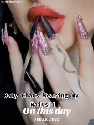 Still the one of the best press on nail promos I’ve had from the Fiercely Gorgeous @BABYCHAOS #onthisday #babychaos #pressonnails #nailfie #gothpressonnails #altpressonnails #gothnails #emonails #nails #blackandpinknails 