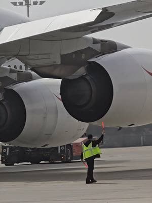 Mira a donde llevan al avión más grande del mundo. #airbus #airbusa380 #airplane #aircraft 