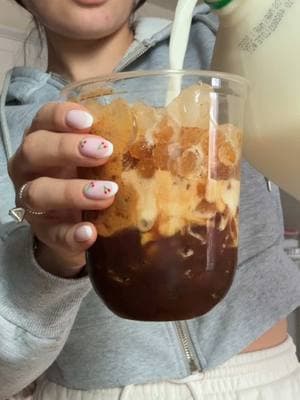 Make a brown sugar shaken espresso with me 🤎☕️ #brownsugarshakenespresso#coffeetiktok#coffeetok#coffeerecipes#coffeeathome#coffeelovers#coffeelover#fyp#icedlatte  