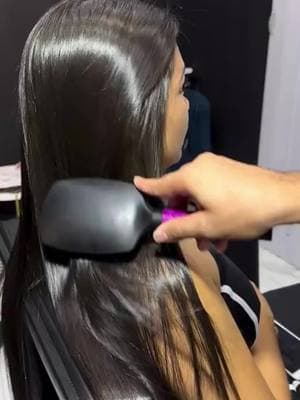 Shiny hair, because of the hair care essential oil added by 24 karat gold, makes my hair shine more.#compliant #Maintenance #hair 