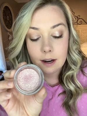 This is the prettiest glitter shadow I've ever used. @Half Magic #glittereyeshadow #glittermakeup #glitterpuck #halfmagicbeauty #pigmentedeyeshadow #bestglittereyeshadow 