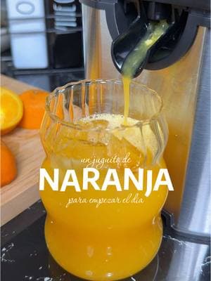 Buenos días ☀️ a cuántos nos encanta el jugo de naranja? 🍊😍 #jugosdenaranjanatural #jugodenaranja #bebidasnaranja #naranjanatural #desayunos #viral #viralrecipes #sigueme #parati #fyp #siguemeparamasvideosasi #recetasdiliaavila 