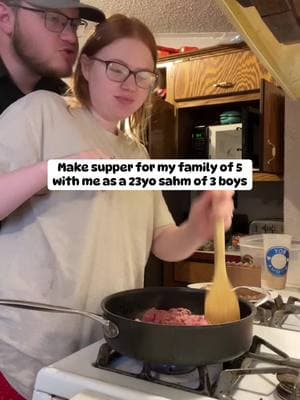 Cy Cy must resist the persistence of the Bramley Brother Brigade 🤣 #MomsofTikTok #marriedat18 #momof3boys #sahmsoftiktok #3monthspostpartum #whatareyourlittleshavingforsupper #suppertime #makesupperwithme #tatertotcasserole #easymeal 