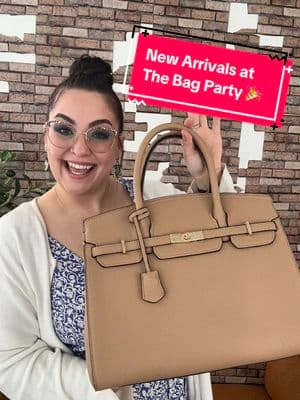 Replying to @Amy Lou I love the “Boston” bag style! Here’s a peak at one of our NEW ARRIVALS that mixes functionality with fashion! 😌👜 #pursecollector #bagaddict #wirkin #bagparty #bostonbag #workbag #classybag 