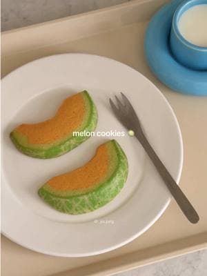 melon cookies 🍈🍈🍈 let's bake some cantaloupe cookies  @yujung | @_yu.jung  very inspired by severance & i will be putting these melon cookies in a melon bar for my innie lol    details: orange and green melon (cantaloupe) shaped butter cookies with ribbed skin & stem #melon #cookies #buttercookies #baking #homebaking #dessert #aesthetic #cute #fruit #shortbread #severance #baketok #BakeWithMe #bakinginspo #creatorsearchinsights #메론 #쿠키 #베이킹 #홈베이킹