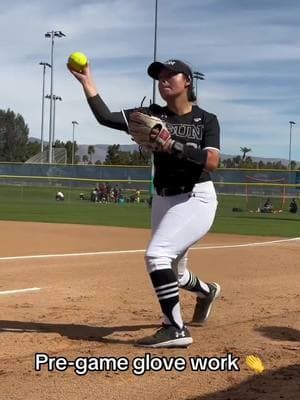 Snaggin’ web gems left and right 😮‍💨 #teamrawlings #softball #fastpitch #softballtiktoks #rawlings #RawlingsSoftball #softballlife #infield #infielddrills 